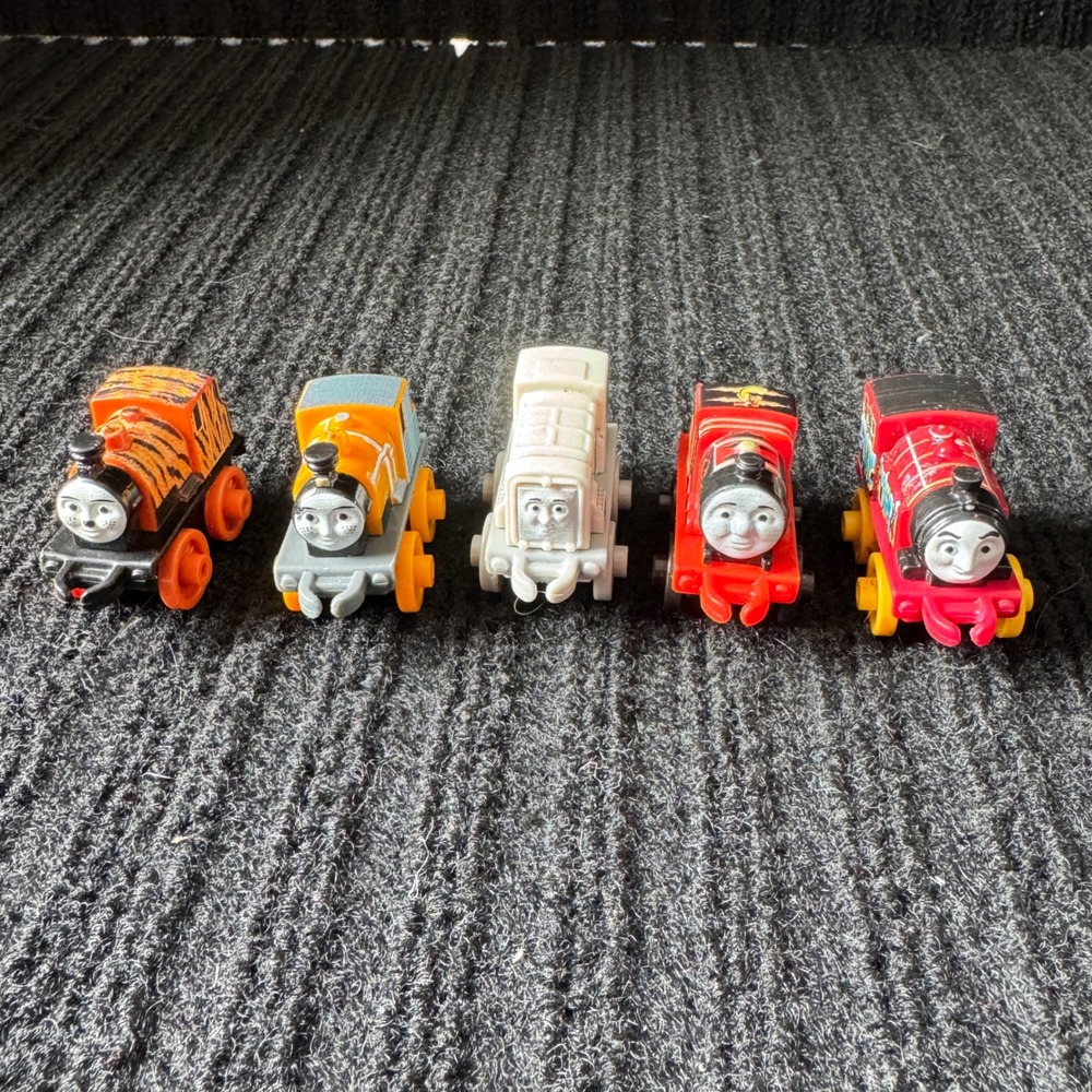 Thomas & Friends Minis Train Engine Lot James Victor Dash Diesel 5pc Mattel